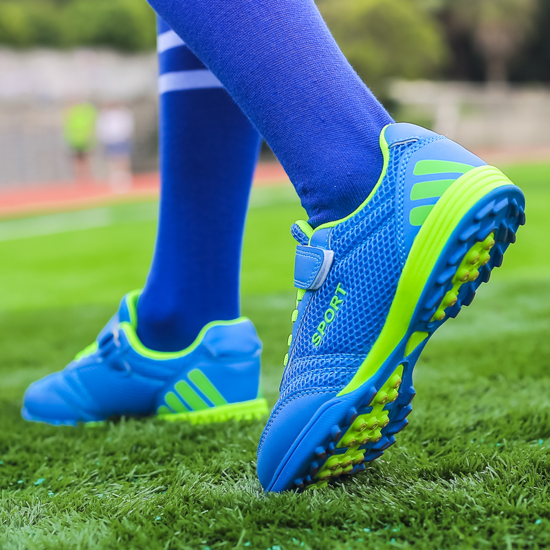 足球小丁足球鞋,足球长钉鞋Nike