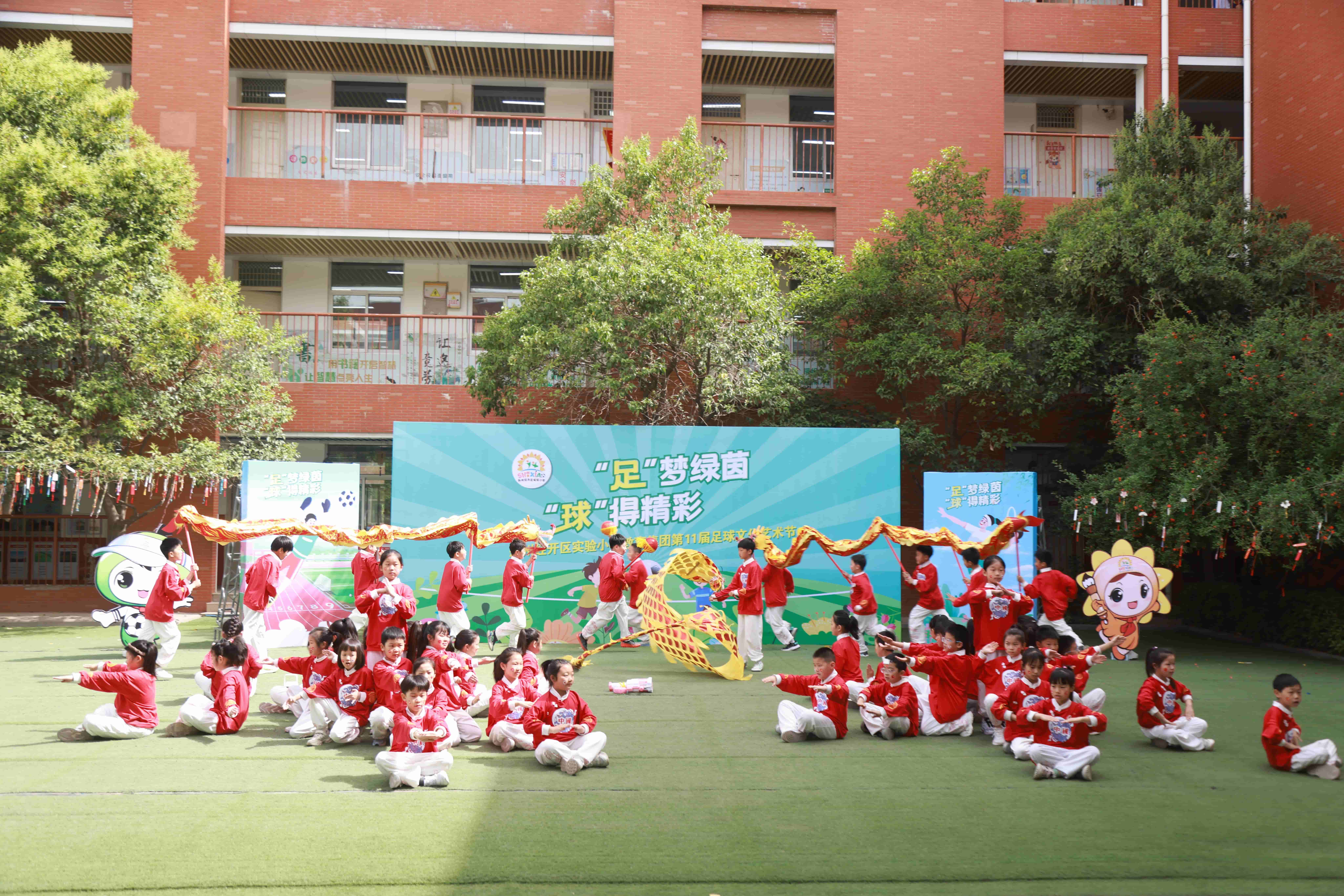 足球韵律操结合足球,足球操音乐 大课间小学 足球韵律操结合足球,足球操音乐 大课间小学